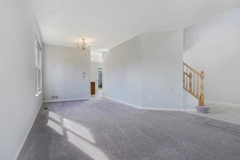 2441 White Barn Rd, Aurora, IL 60502 photo 3