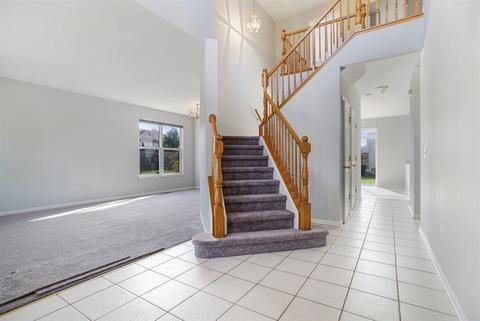 2441 White Barn Rd, Aurora, IL 60502 photo 2