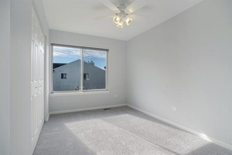 2441 White Barn Rd, Aurora, IL 60502 photo 10