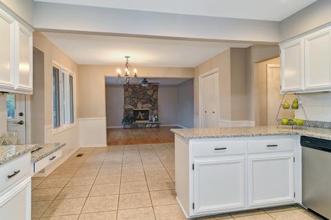 6513 Rodgers Dr, Willowbrook, IL 60527 photo 12