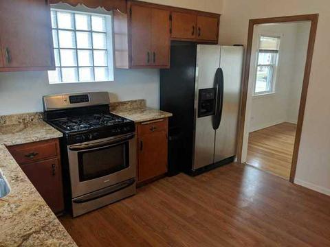 1854 Pine St, Des Plaines, IL 60018 photo 4