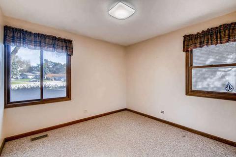 280 Mulford Ct, Elgin, IL 60120 photo 8