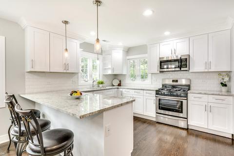 2873 Eisenhower Dr, Des Plaines, IL 60018 photo 2