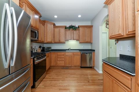 689 E Nerge Rd, Roselle, IL 60172 photo 10