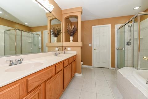 689 E Nerge Rd, Roselle, IL 60172 photo 17