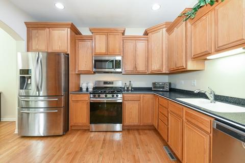 689 E Nerge Rd, Roselle, IL 60172 photo 9