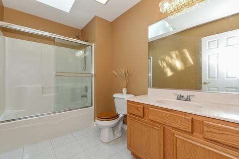 689 E Nerge Rd, Roselle, IL 60172 photo 16