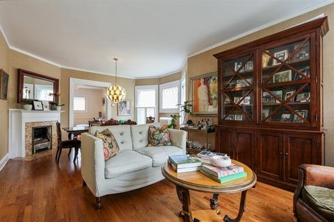1207 Maple Ave, Evanston, IL 60202 photo 4