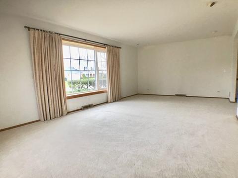 247 Coachmaker Dr, Northbrook, IL 60062 photo 6