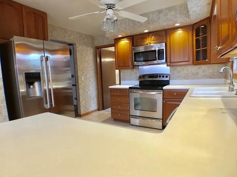 247 Coachmaker Dr, Northbrook, IL 60062 photo 4