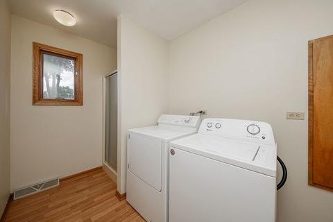 717 Peck Pl, Elgin, IL 60120 photo 9