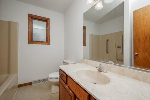 717 Peck Pl, Elgin, IL 60120 photo 8