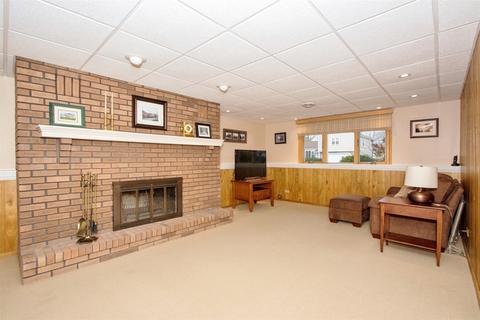 831 S Cleburne Ave, Bartlett, IL 60103 photo 17