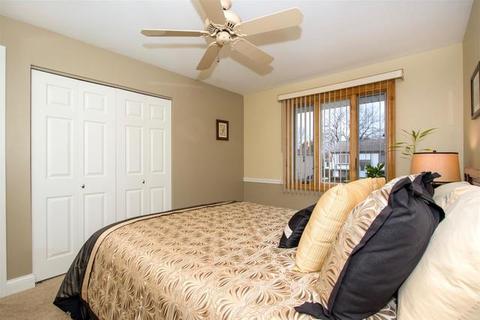 831 S Cleburne Ave, Bartlett, IL 60103 photo 14