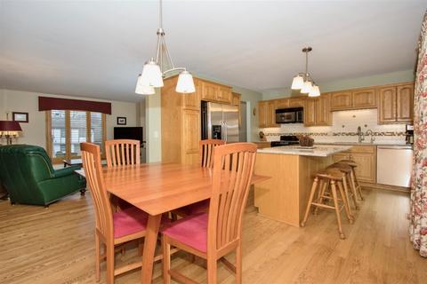 831 S Cleburne Ave, Bartlett, IL 60103 photo 9