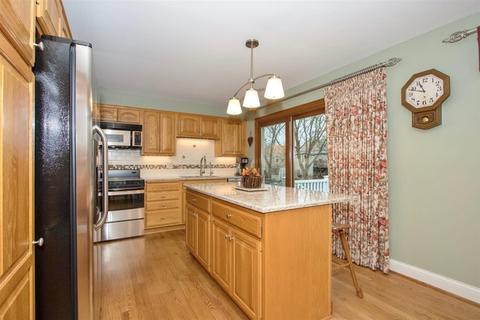 831 S Cleburne Ave, Bartlett, IL 60103 photo 7