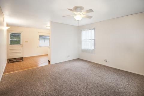 927 Monroe Dr, Freeport, IL 61032 photo 4