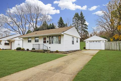 927 Monroe Dr, Freeport, IL 61032 photo 2