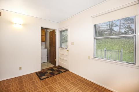 927 Monroe Dr, Freeport, IL 61032 photo 8