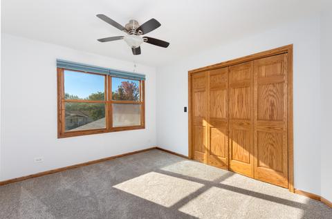 2071 E Parkview Cir, Hoffman Estates, IL 60169 photo 14