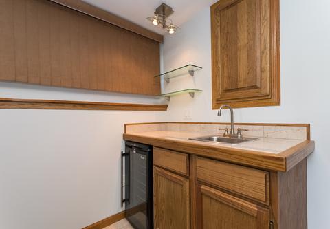 2071 E Parkview Cir, Hoffman Estates, IL 60169 photo 8