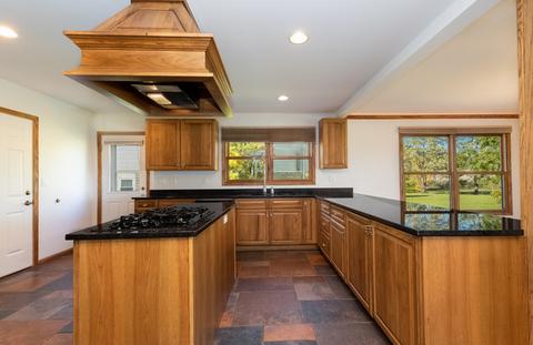 2071 E Parkview Cir, Hoffman Estates, IL 60169 photo 4