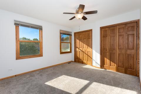 2071 E Parkview Cir, Hoffman Estates, IL 60169 photo 12