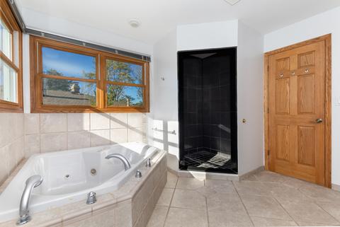 2071 E Parkview Cir, Hoffman Estates, IL 60169 photo 19