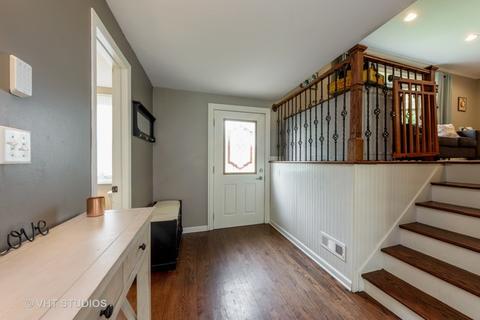 3575 Hillside Ct, Hoffman Estates, IL 60192 photo 2