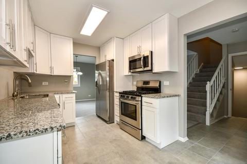 861 Heatherbrook Ct, Wheaton, IL 60189 photo 2