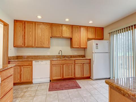 183 Iona Ter, Algonquin, IL 60102 photo 9
