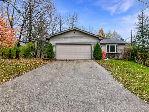 183 Iona Ter, Algonquin, IL 60102 photo 2