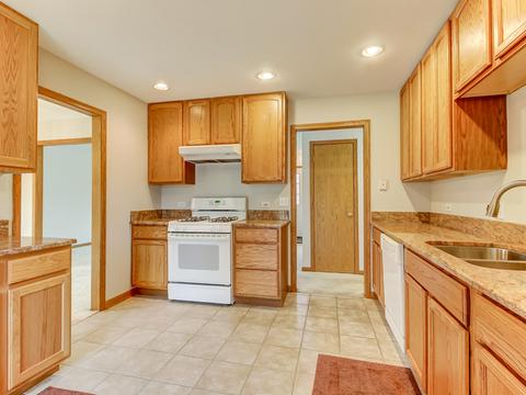 183 Iona Ter, Algonquin, IL 60102 photo 7
