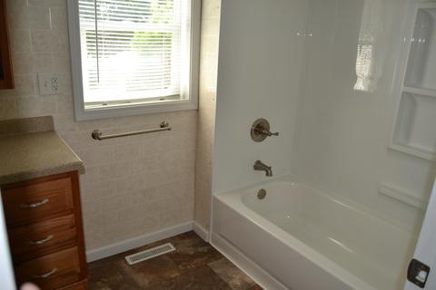 227 E 5th St, Spring Valley, IL 61362 photo 3