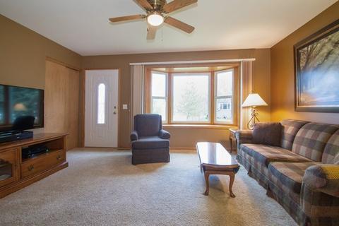 10701 Nevin St, Algonquin, IL 60102 photo 2