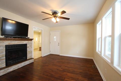 305 John Ave, Mchenry, IL 60050 photo 2