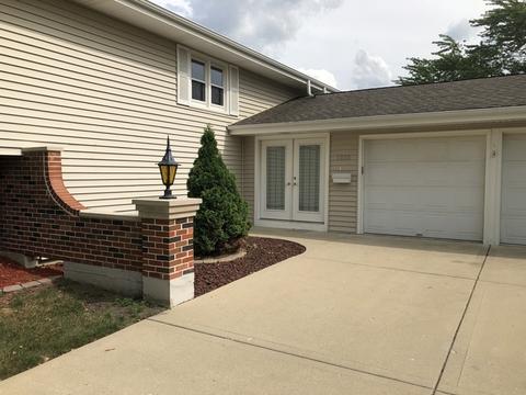 1235 Mayfield Ln, Hoffman Estates, IL 60169 photo 2
