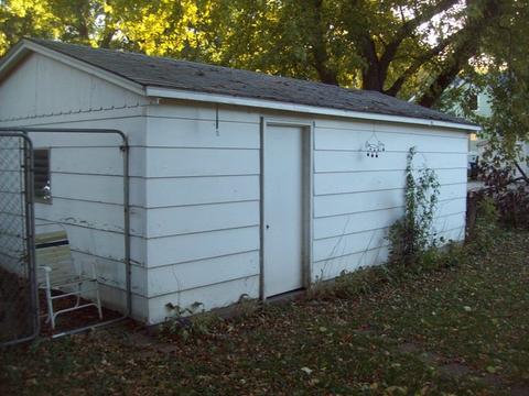 109 Ross St, Walnut, IL 61376 photo 3