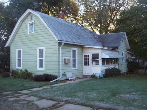 109 Ross St, Walnut, IL 61376 photo 1