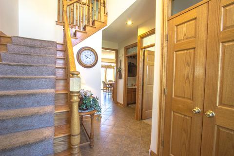 742 E Becker Pl, Sycamore, IL 60178 photo 2
