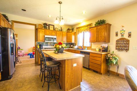 742 E Becker Pl, Sycamore, IL 60178 photo 6