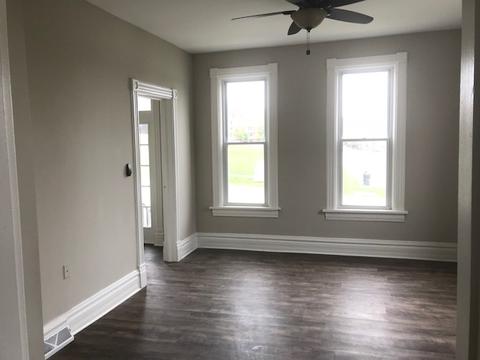 100 Vine St, Aurora, IL 60506 photo 5