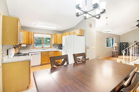 1310 Cherry Wood Ct, Algonquin, IL 60102 photo 9