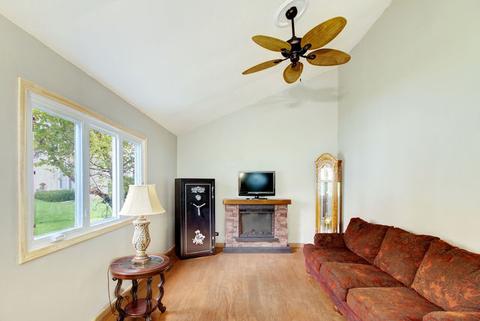 1310 Cherry Wood Ct, Algonquin, IL 60102 photo 5