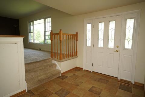 855 Park Ln, Hoffman Estates, IL 60192 photo 3