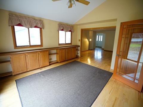 855 Park Ln, Hoffman Estates, IL 60192 photo 14