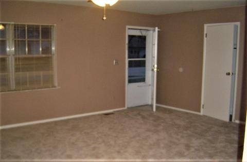 3108 Sylvan Dr, Champaign, IL 61821 photo 2