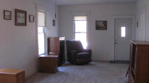 613 E Washington St, Morris, IL 60450 photo 2