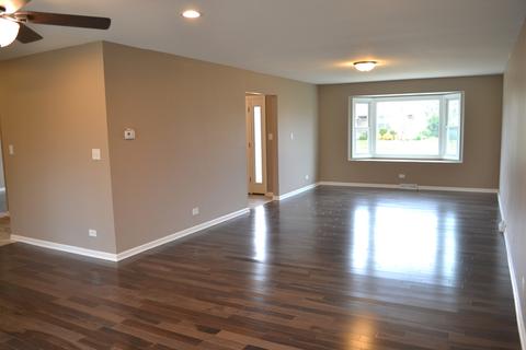 4090 Mason Dr, Hoffman Estates, IL 60192 photo 9