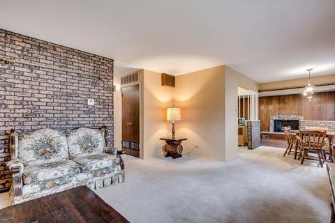 460 Glendale Ln, Hoffman Estates, IL 60169 photo 4